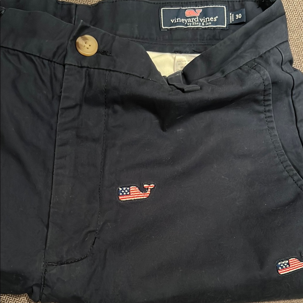 Vineyard Vines Dark Blue Shorts with embroidered Flag Whale